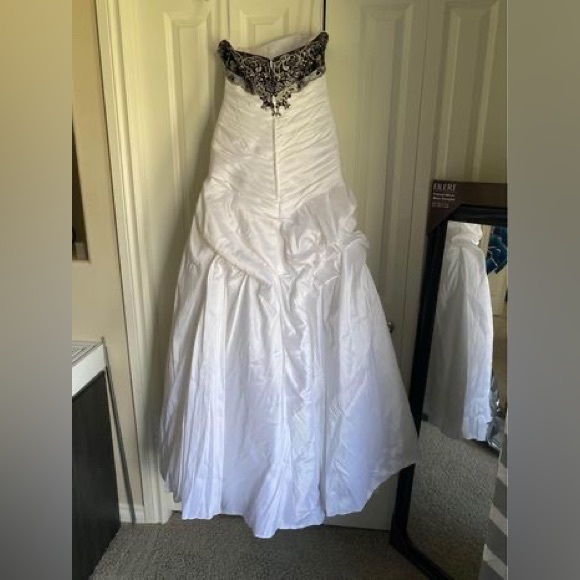 Private collection Wedding, Grad/Prom Dress - Picture 3 of 4